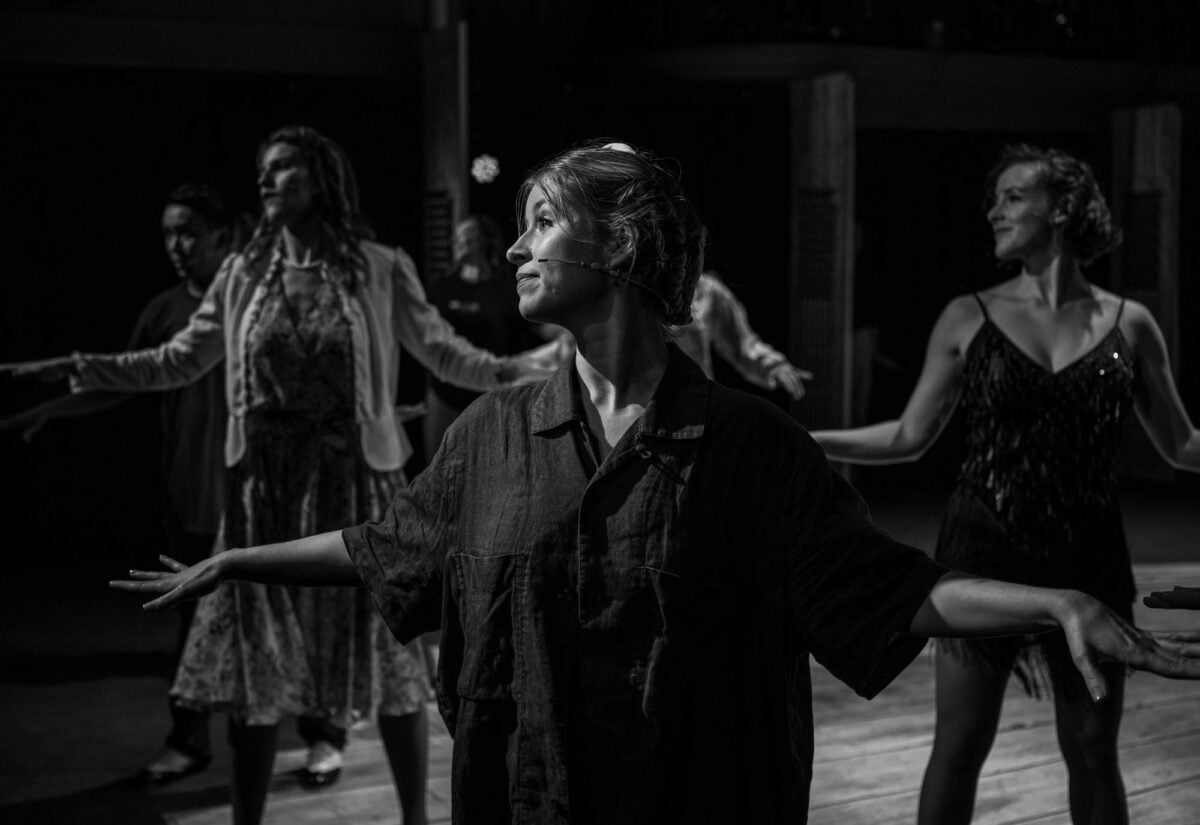 Ashlee is a performing arts photographers in London.