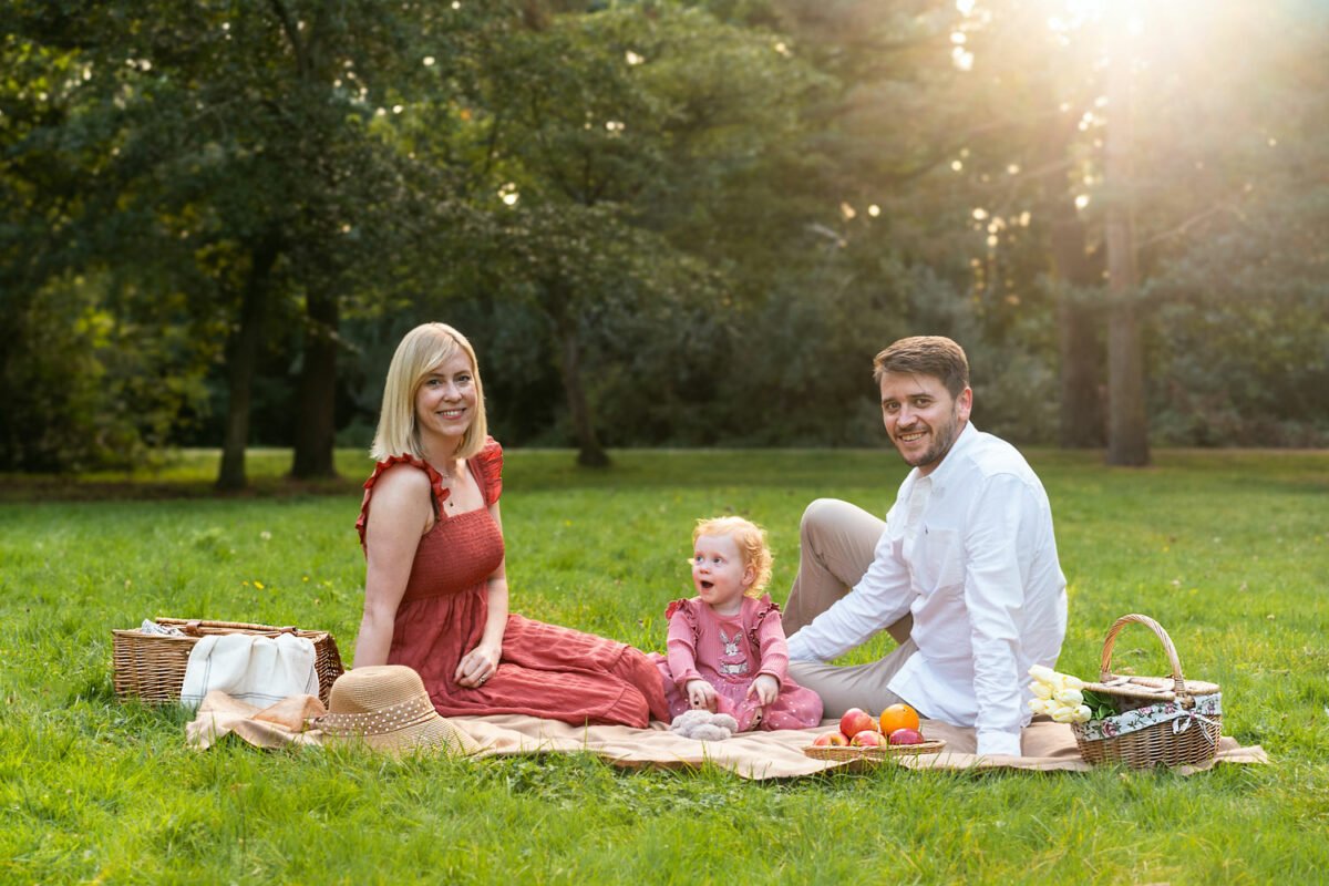 Dolly photographs family portraits and is based in London. 